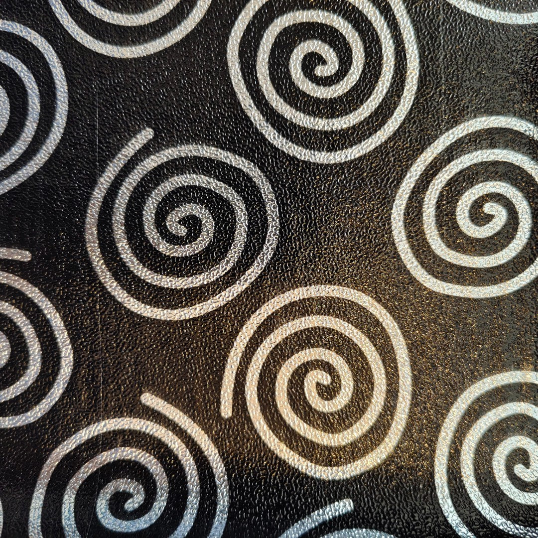 Papel Gofrado Con Patones Plateados Paquete Con 25 Pliegos