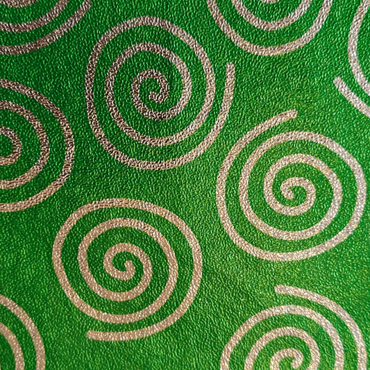 Papel Gofrado Con Patones Plateados Paquete Con 25 Pliegos