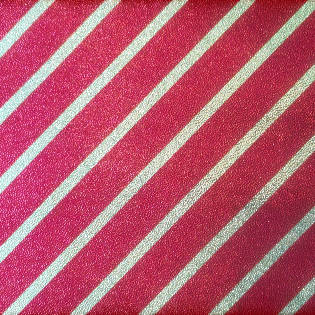 Papel Gofrado Con Patones Plateados Paquete Con 25 Pliegos