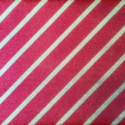 Papel Gofrado Con Patones Plateados Paquete Con 25 Pliegos