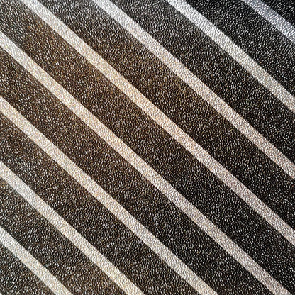 Papel Gofrado Con Patones Plateados Paquete Con 25 Pliegos