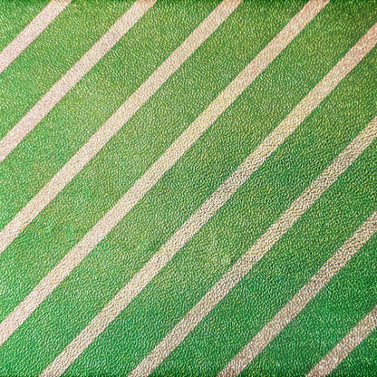 Papel Gofrado Con Patones Plateados Paquete Con 25 Pliegos