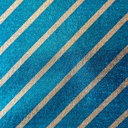 Papel Gofrado Con Patones Plateados Paquete Con 25 Pliegos