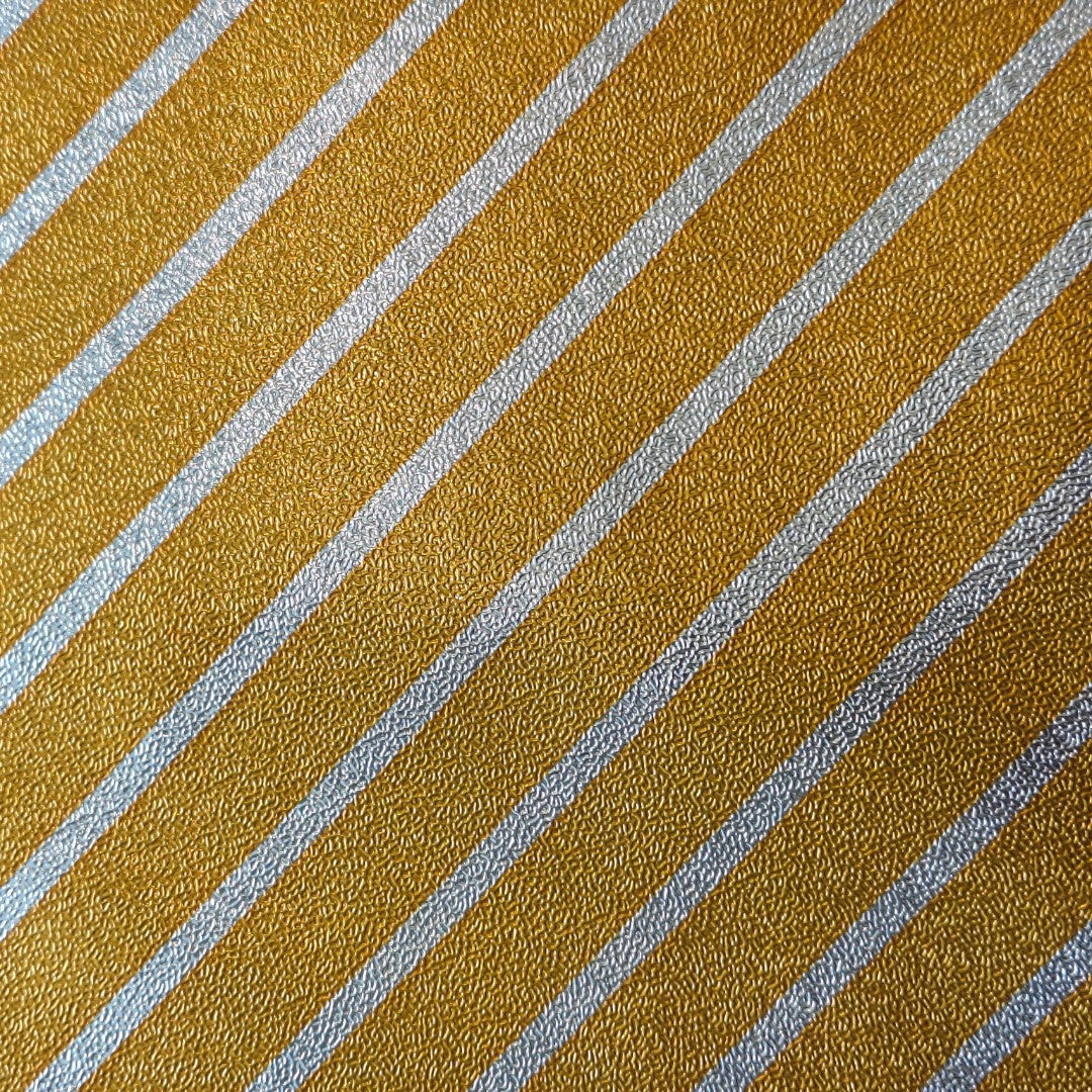 Papel Gofrado Con Patones Plateados Paquete Con 25 Pliegos