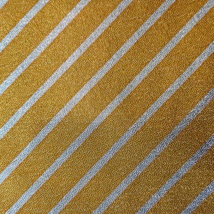 Papel Gofrado Con Patones Plateados Paquete Con 25 Pliegos